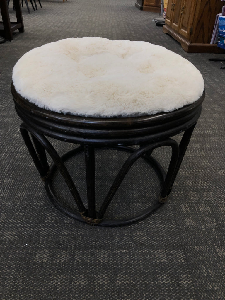 VTG BAMBOO OTTOMAN W/WHITE CUSHION.