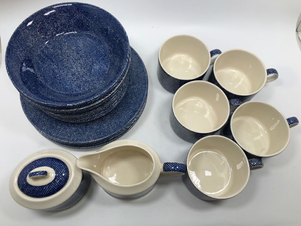 22PC BLUE DENIM PRINT DINNER SVC FOR 5.