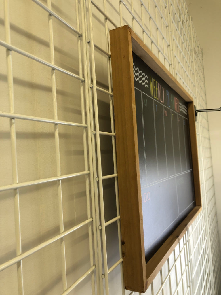 CHALKBOARD WEEKLY WALL CALENDAR.