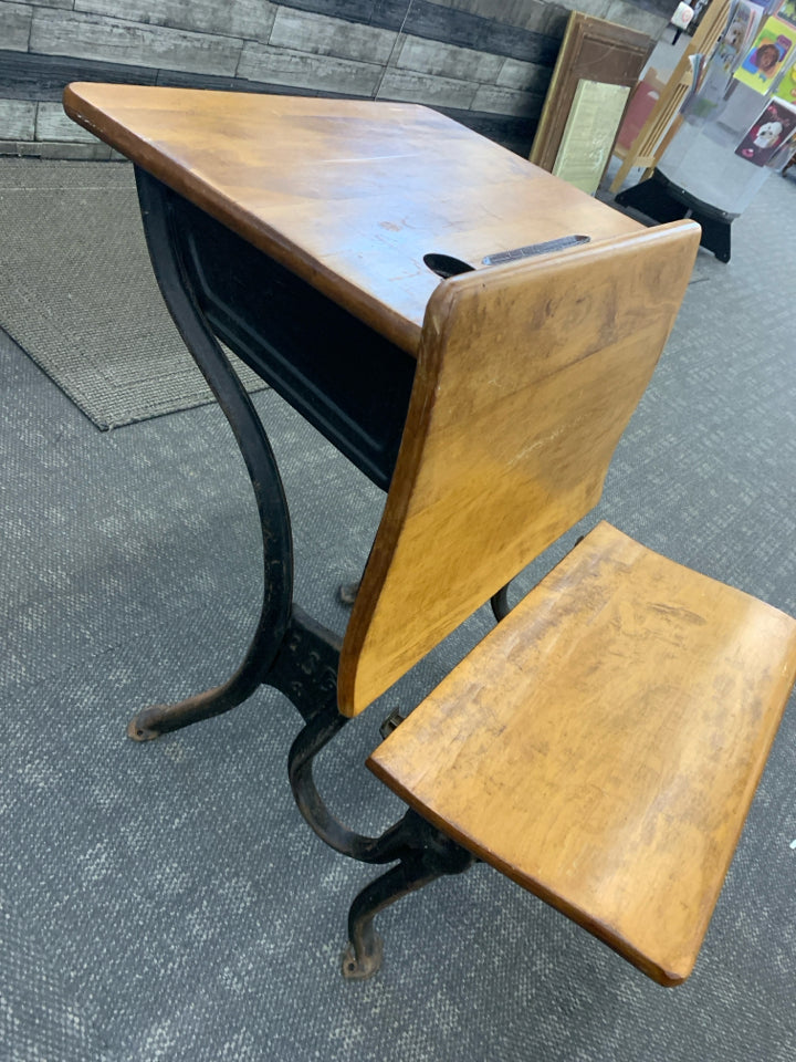 VTG LT WOOD SCHOOL DESK W/IRON BASE.