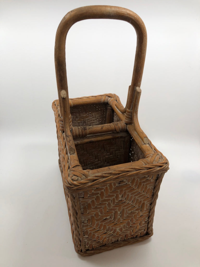 VTG-RATTAN BOTTLE HOLDER.