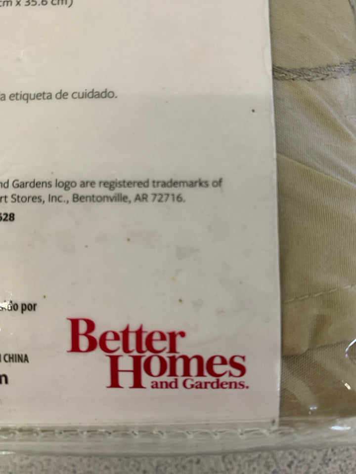 NIP CHAIN STITCH BEIGE BED SKIRT BETTER HOMES AND GARDENS.