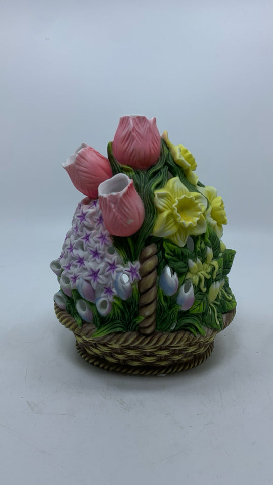 PARTYLITE TULIP/DAFFODIL IN BASKET TEA LIGHT HOLDER.