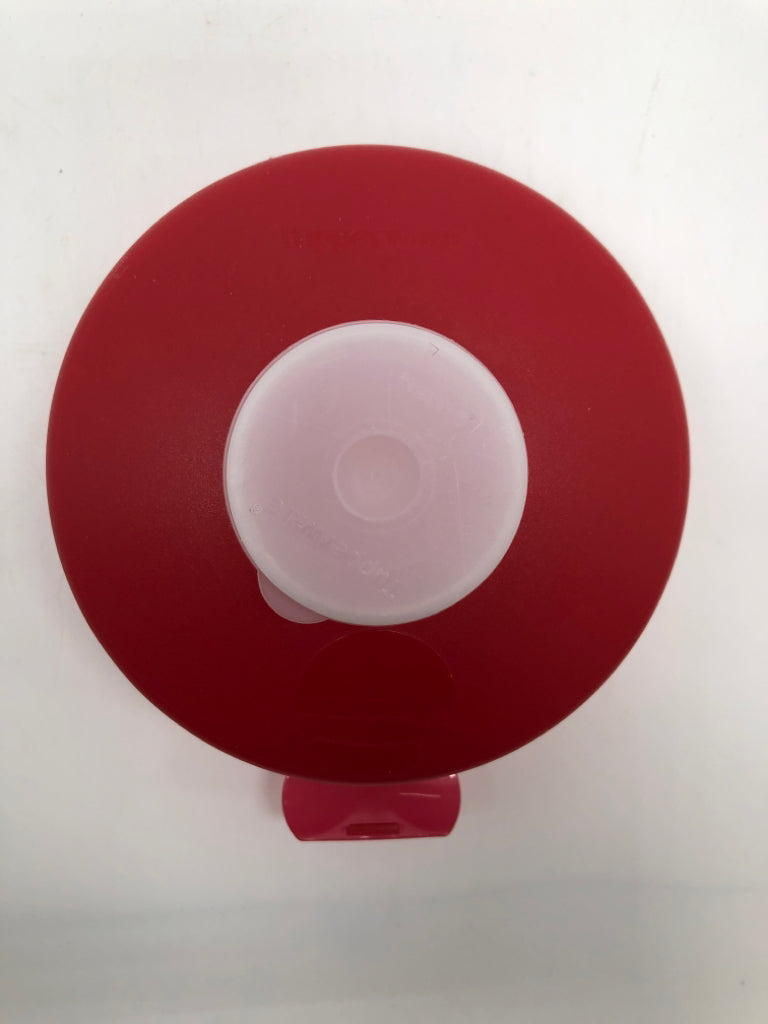 BAGEL CONTAINER W/SMALL CONTAINER ON TOP.
