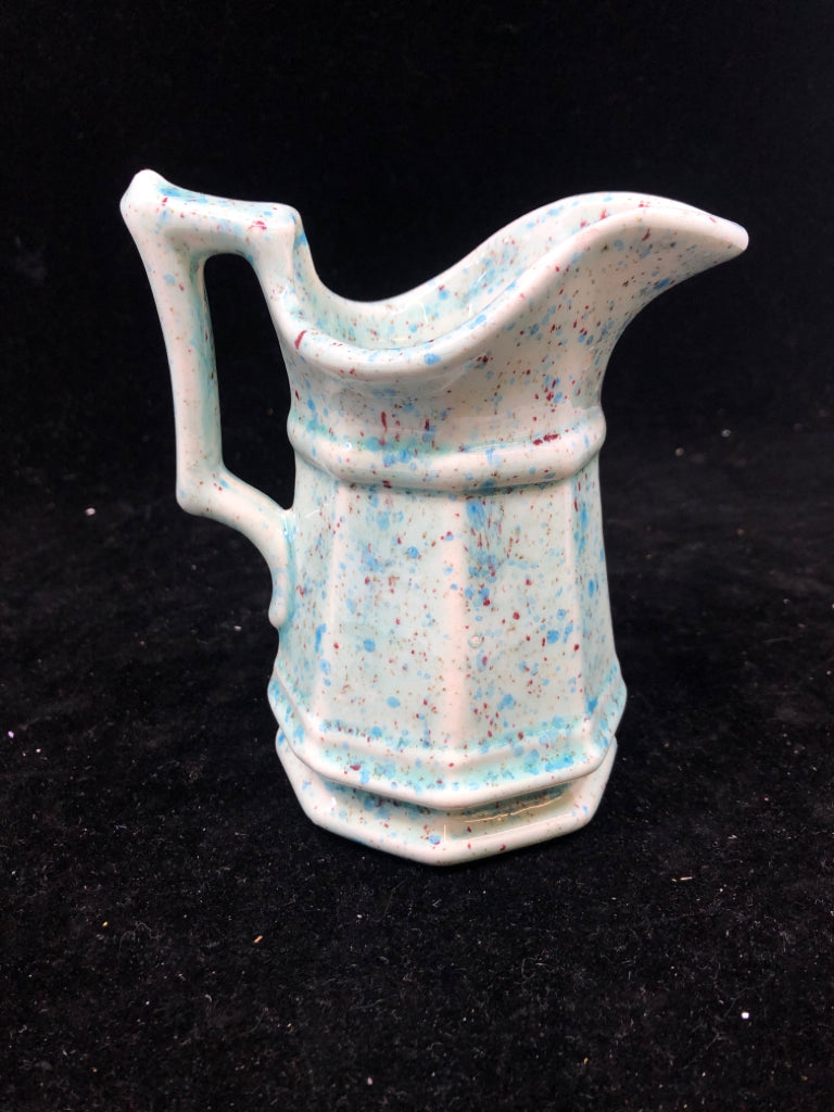 VTG SMALL BLUE SPECKLED CREAMER.