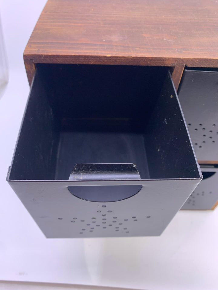WOOD CUBBIE SHELF W METAL CUBES.