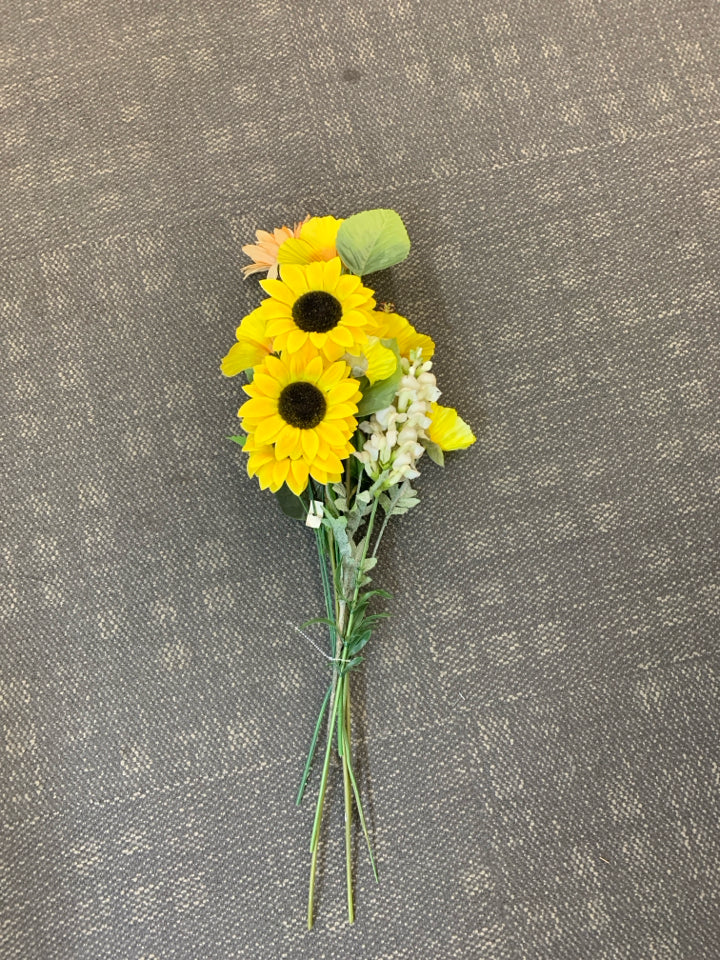 FAUX SUNFLOWERS/HIBISCUS IN BUNDLE.