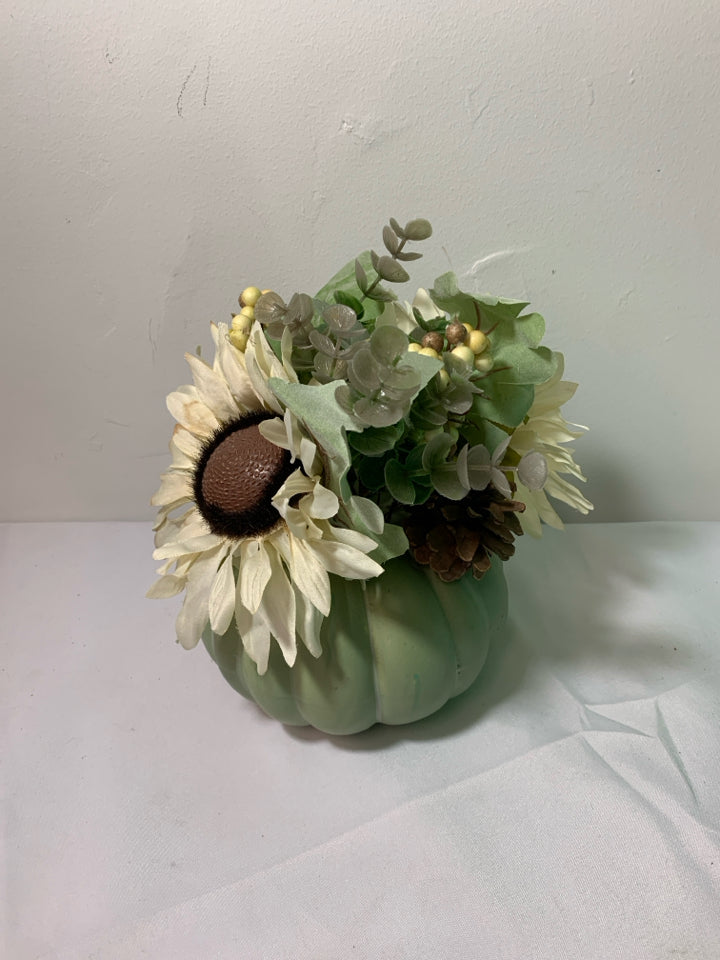 TEAL PUMPKIN W/ FAUX FALL BOUQUET.
