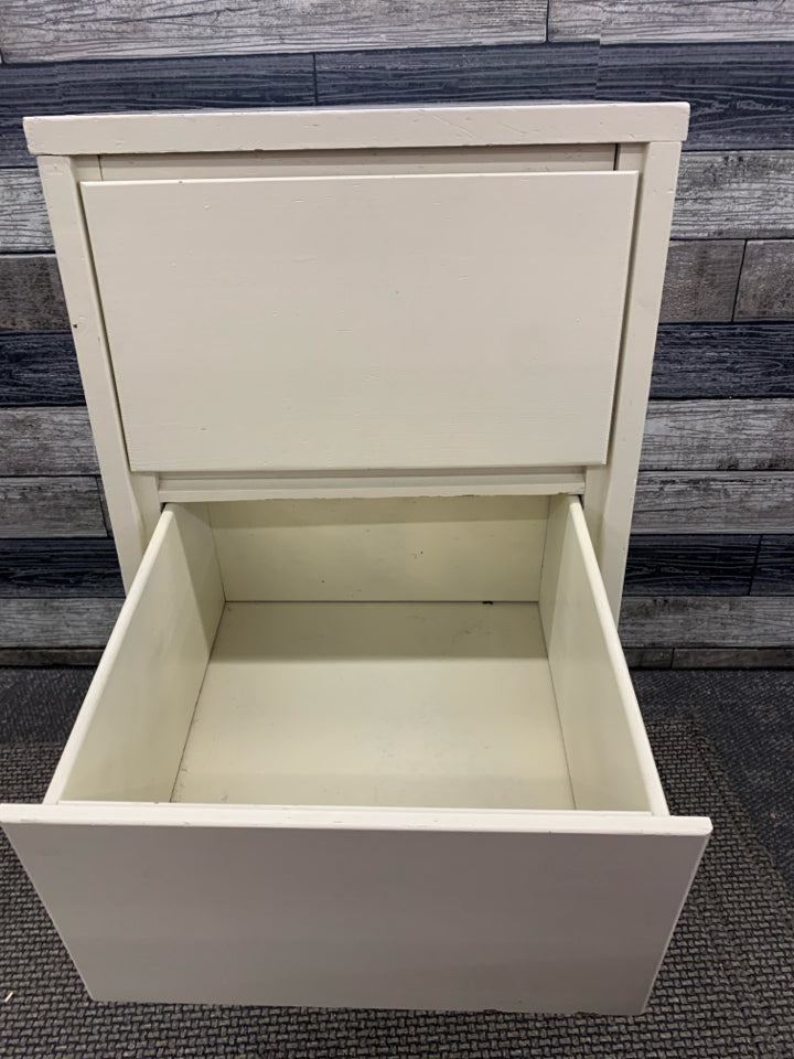 WHITE PAINTED 3 DRAWER SIDE TABLE.