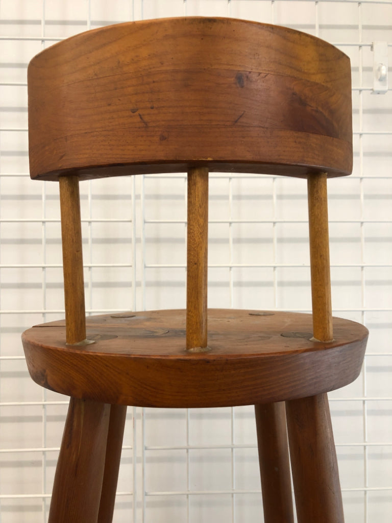 VTG-STYLE WOODEN BAR STOOL.