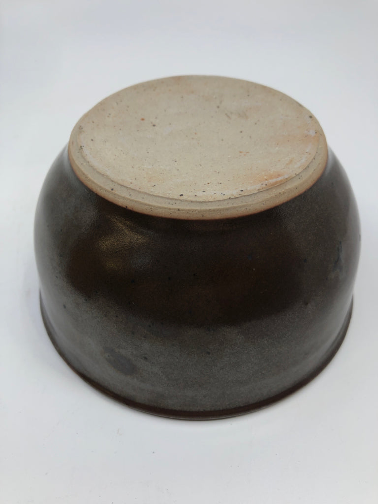 DARK BROWN POTTERY BOWL.