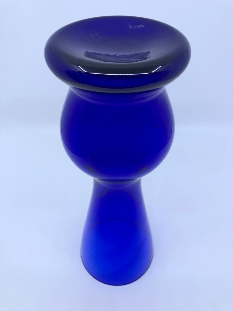 FOOTED COBALT BLUE VASE.