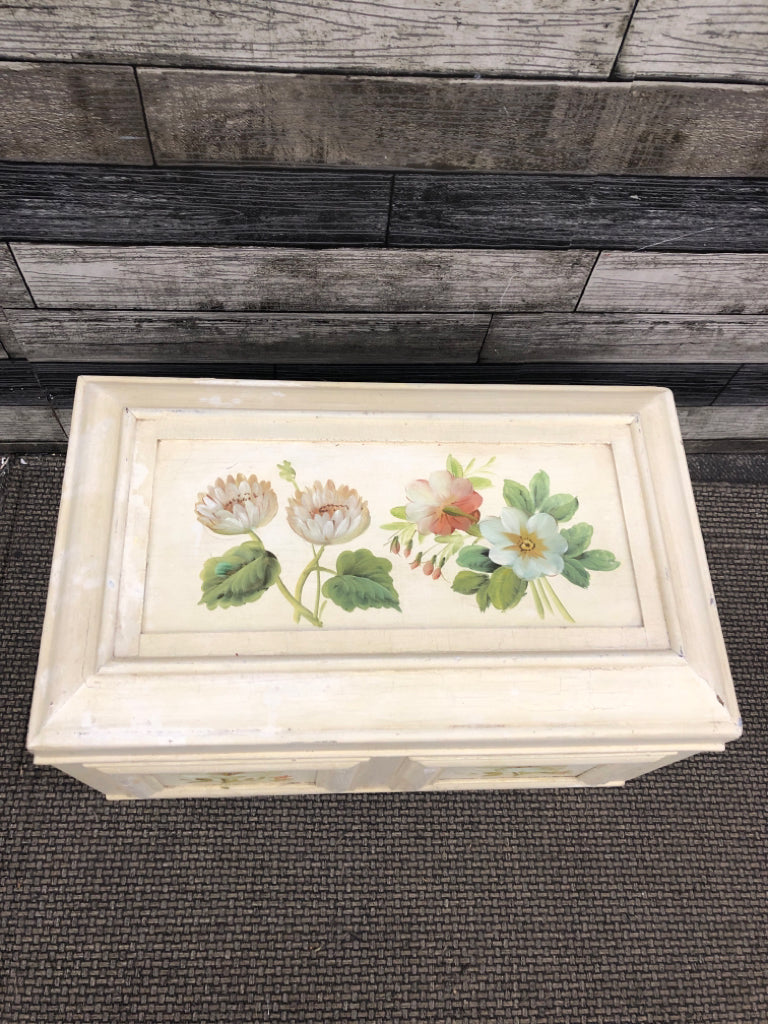 PAINTED FLOWER DISTRESSED STORAGE CHEST.