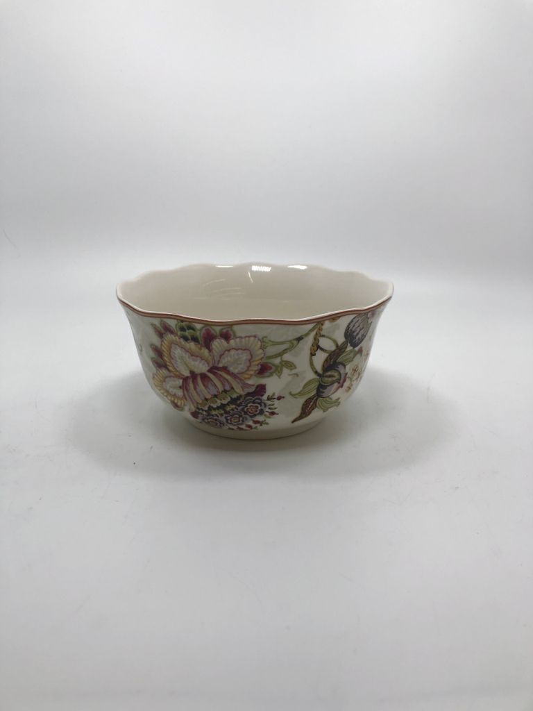 FLORAL BOWL W/WAVY RIM.