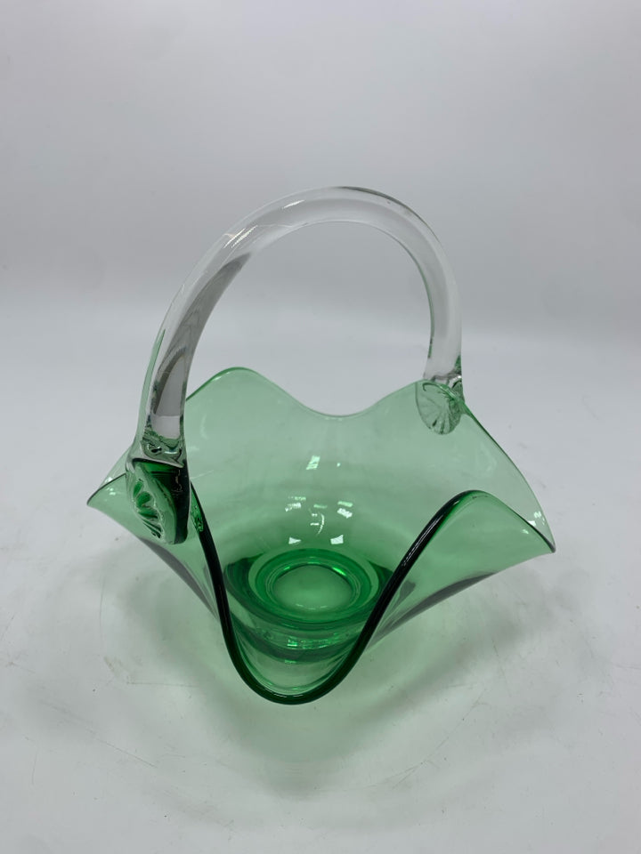 GREEN GLASS BASKET DISH W/RUFFLED EDGE.