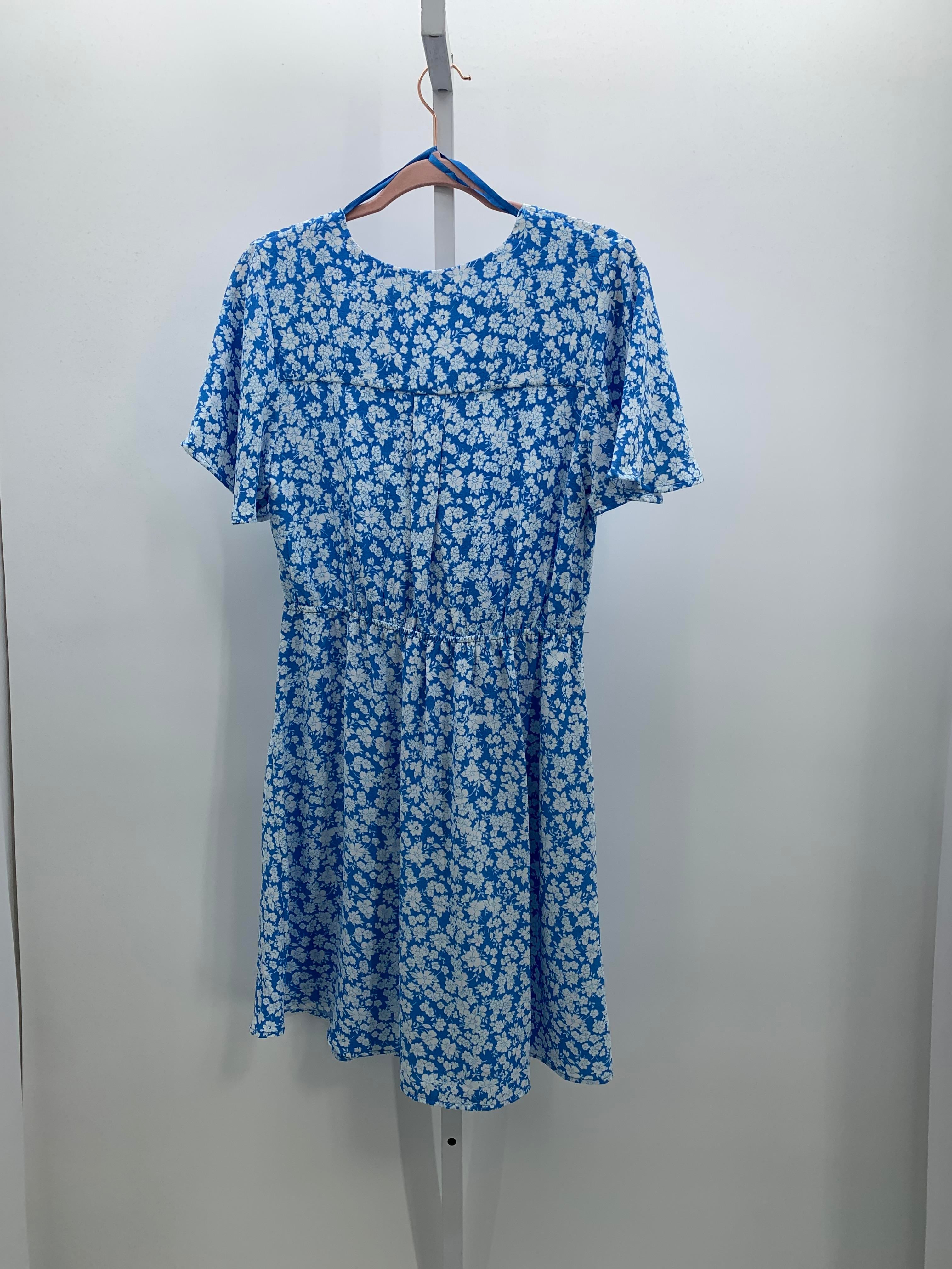 monteau Size Large Misses Short Sleeve Dress