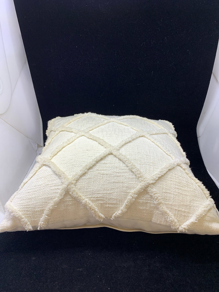 CREAM PILLOW W/DIAMOND TEXTURE.
