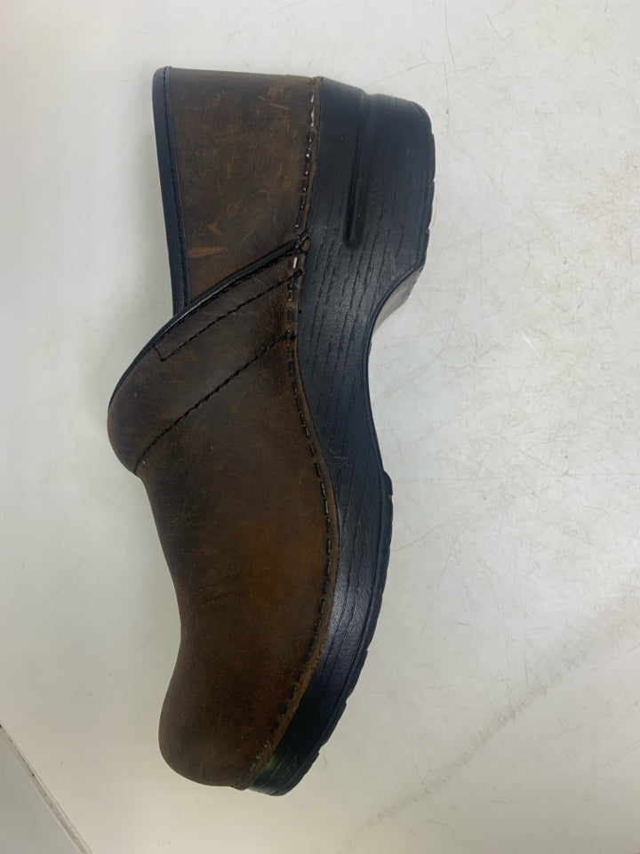 Dansko L Shoe Size 9-10 Ladies Shoes