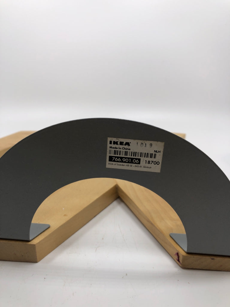2 "X" WOODEN BOOK ENDS W/METAL BASE.