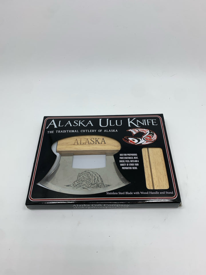NIB ALASKA ULU KNIFE SET.