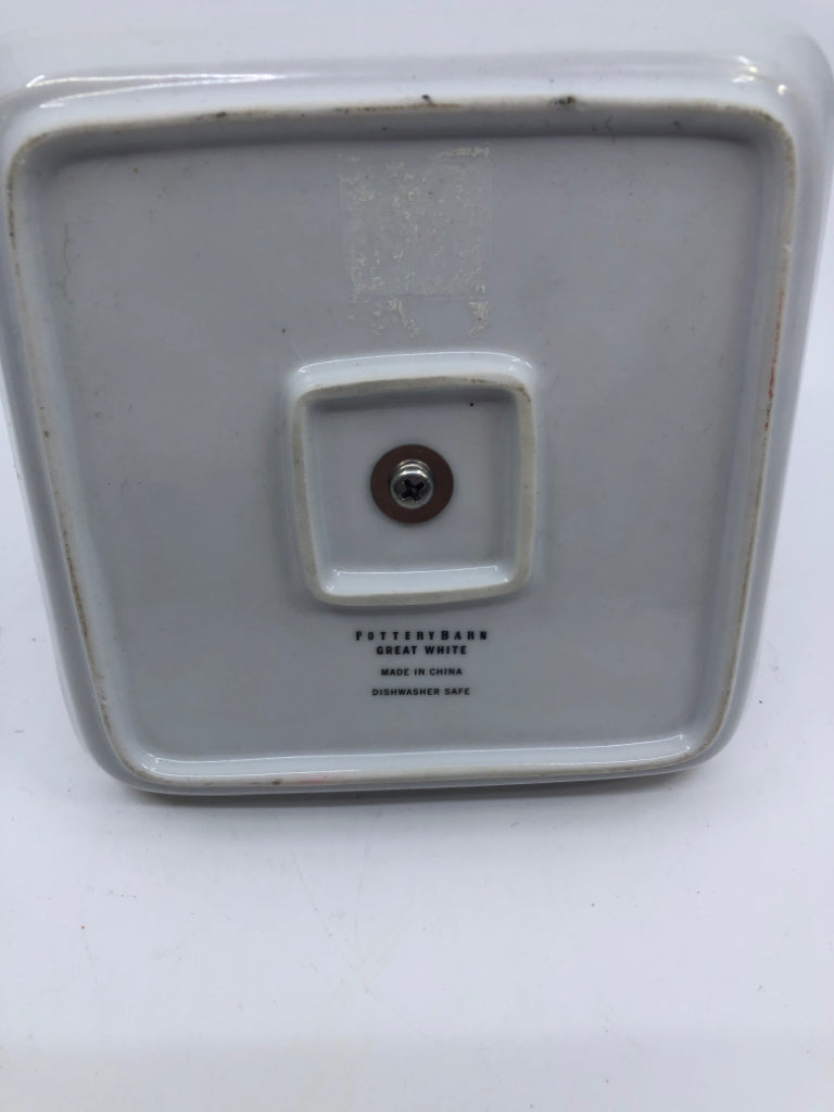 WHITE JEWELRY CATCH W METAL HANDLE.
