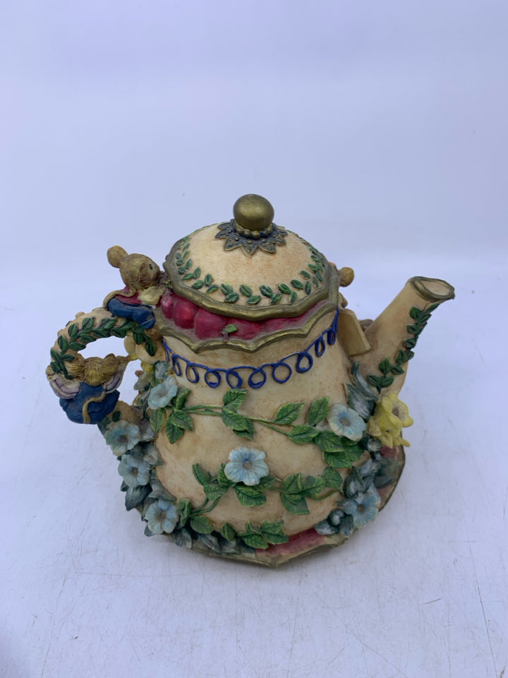 MUSICAL MICE IN TEA POT.