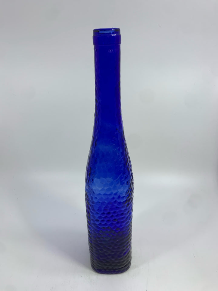 TALL SQUARE COBALT BLUE GLASS VASE W/BUBBLE DESIGN.