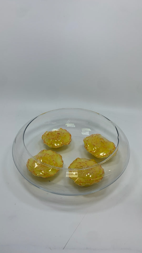 5PC FLOATING YELLOW FLOWER CANDLES IN GLASS BOWL.