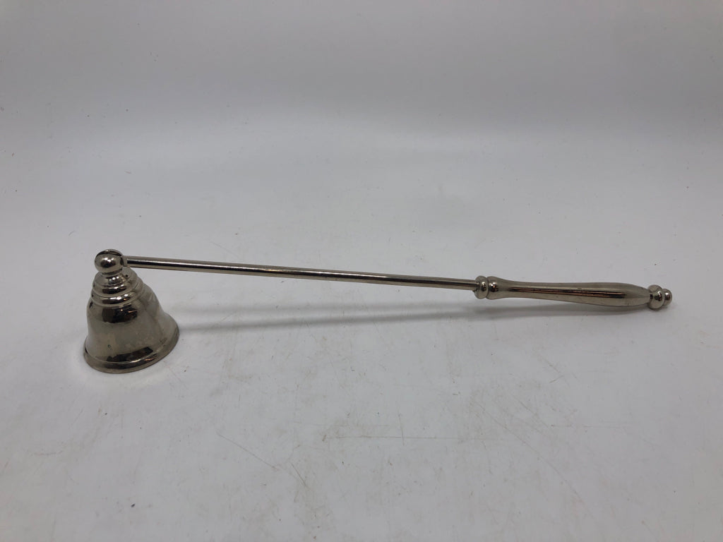 SILVER CANDLE SNUFFER.