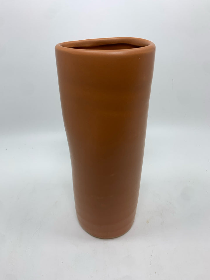 TALL PINCHED NECK VASE.