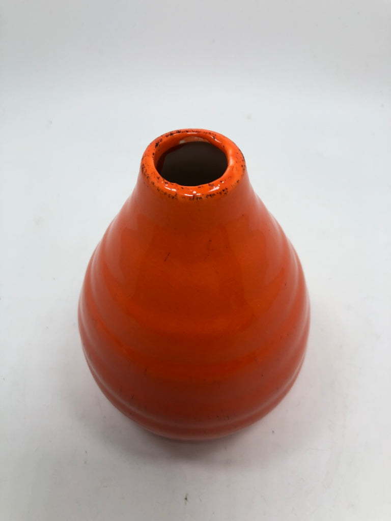 ORANGE CERAMIC RIBBED BUD VASE.