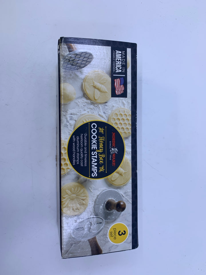 3 NEW HONEY BEE COOKIE STAMPS W/ WOOD HANDLES IN BOX.