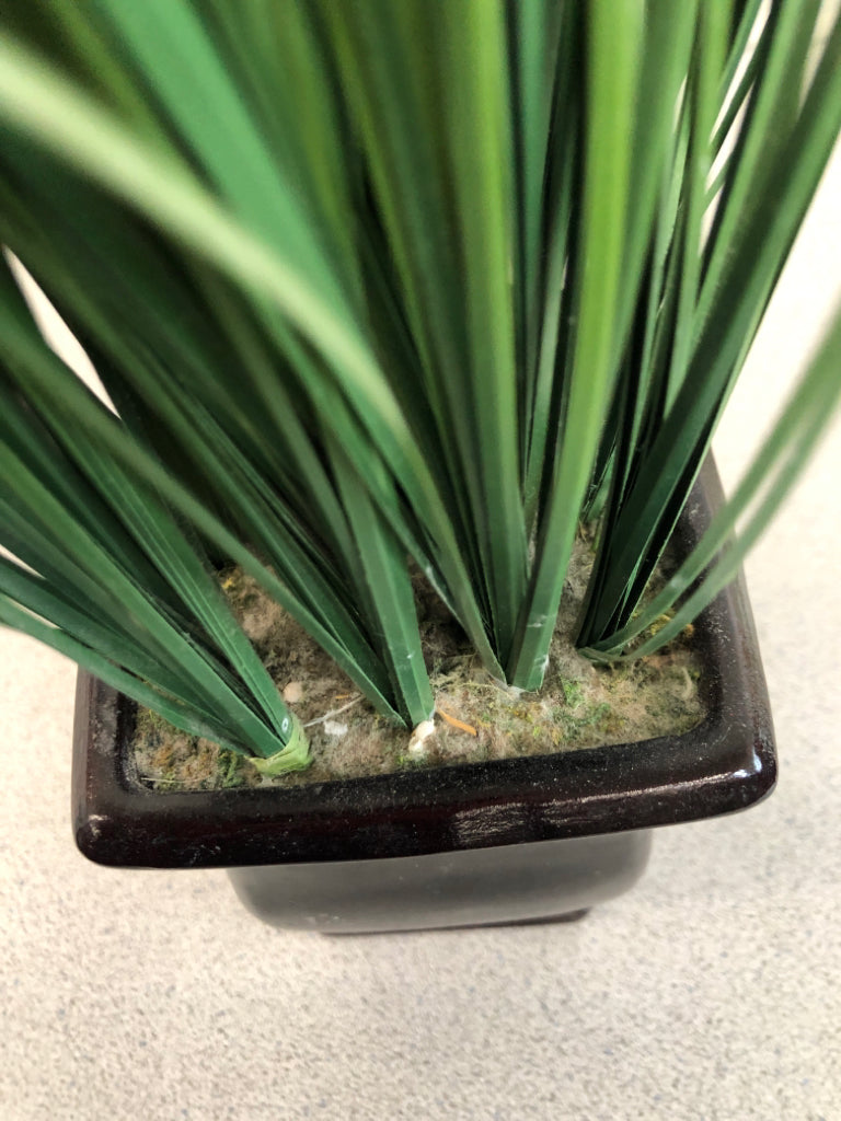 FAUX GRASS IN SQUARE PLANTER.