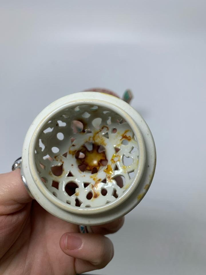 SMALL FOOTED HEAVILY DETAILED GREEN/RED ASIAN STYLE W/ PIERCED LID.