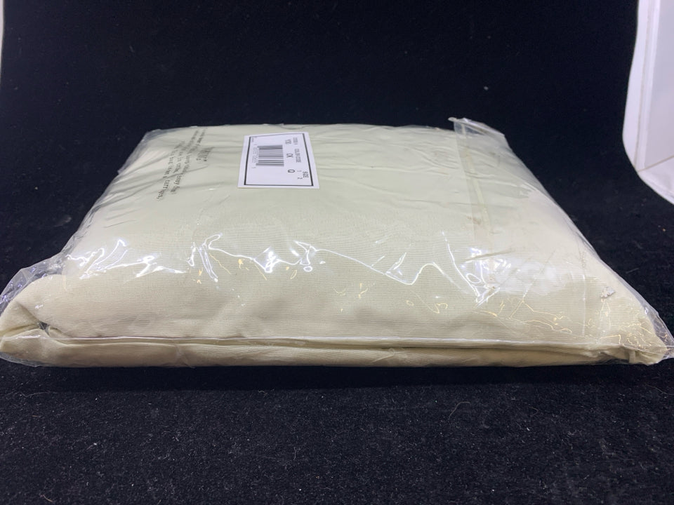NIP PALE GREEN QUEEN SHEET SET
