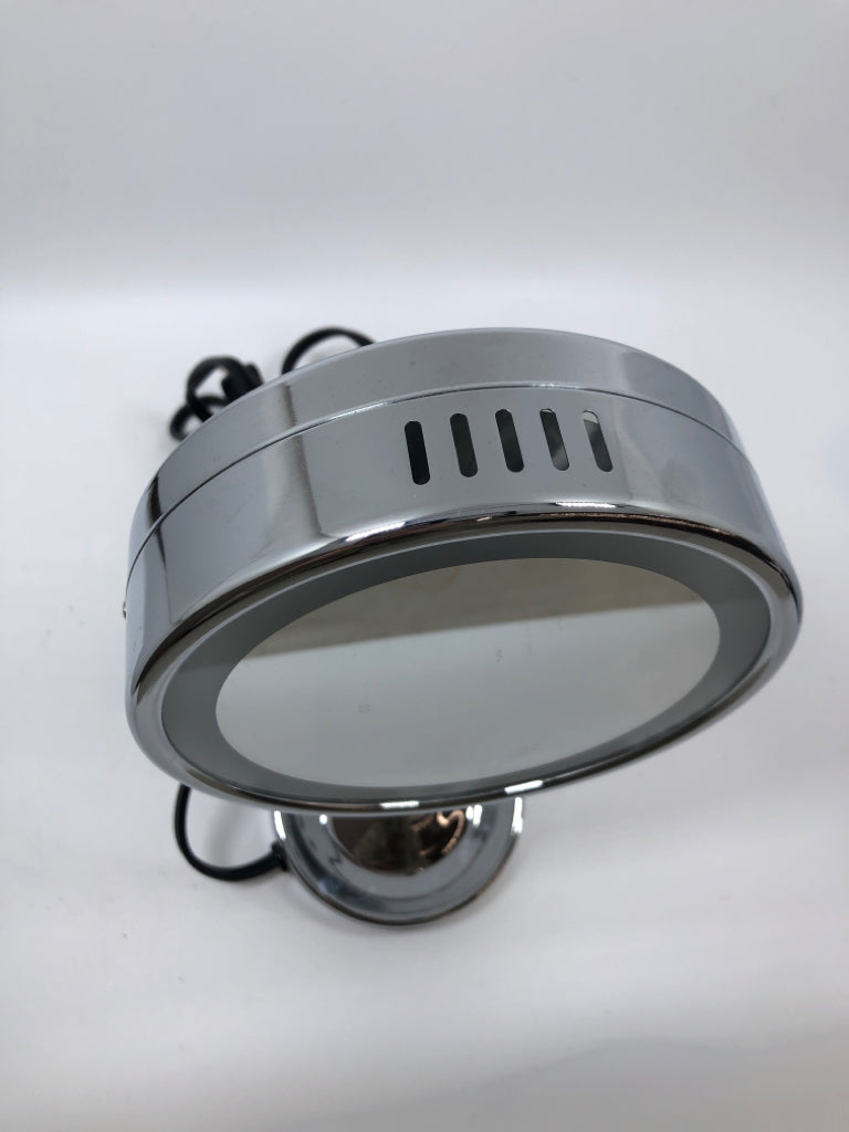 LIGHT UP VANITY MIRROR.