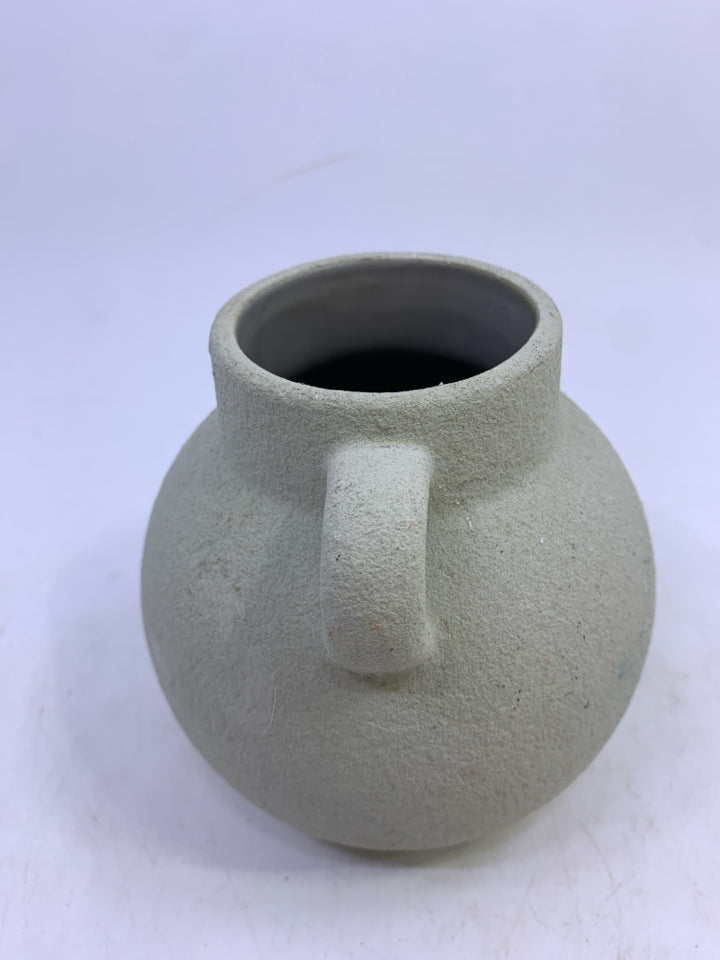 SMALL ROUND GRAY PITCHER PLANTER.