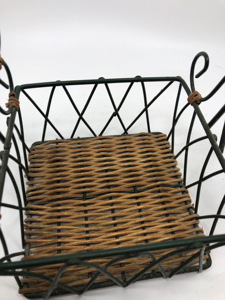 GREEN METAL BASKET W/WICKER BASE.