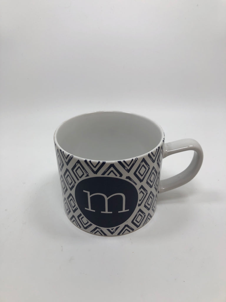 BLUE DIAMOND "M" MUG.