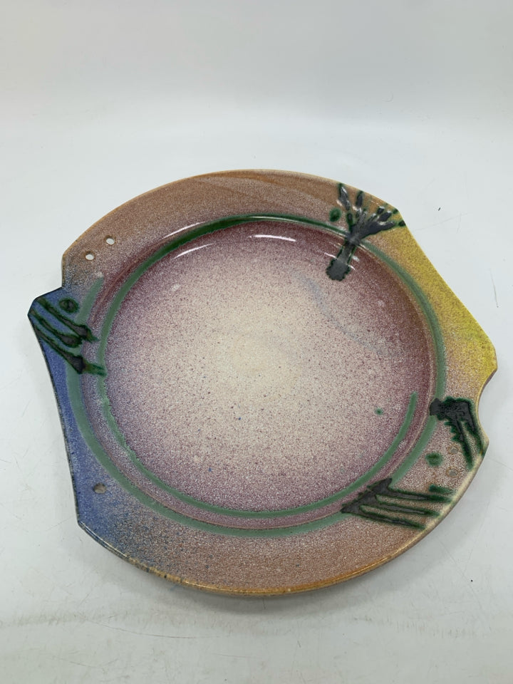 COLORFUL POTTERY PLATTER W/ DARK GREEN DETAILS.