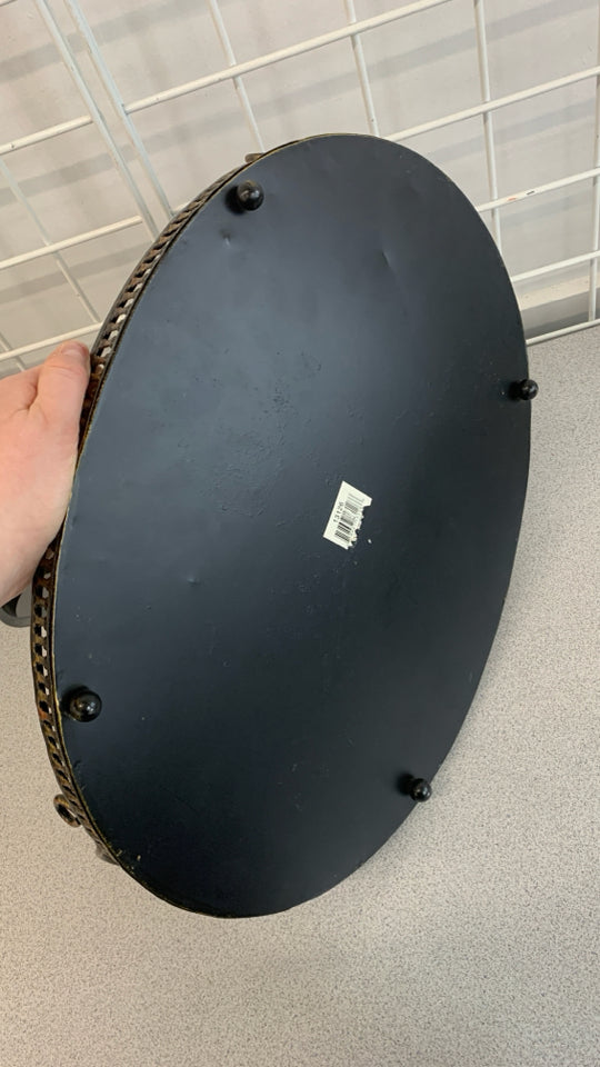 OVAL DISTRESSED METAL TRAY W/RESIN BLACK/BROWN BASE.