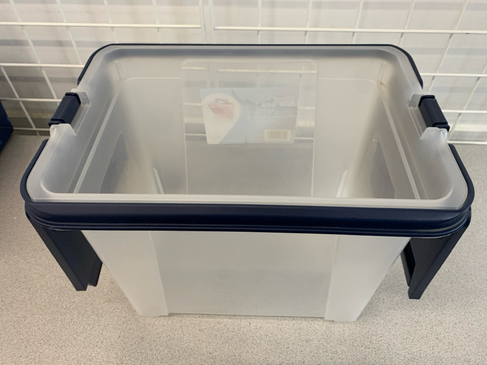 PORTABLE PLASTIC FILE BOX W/LID.