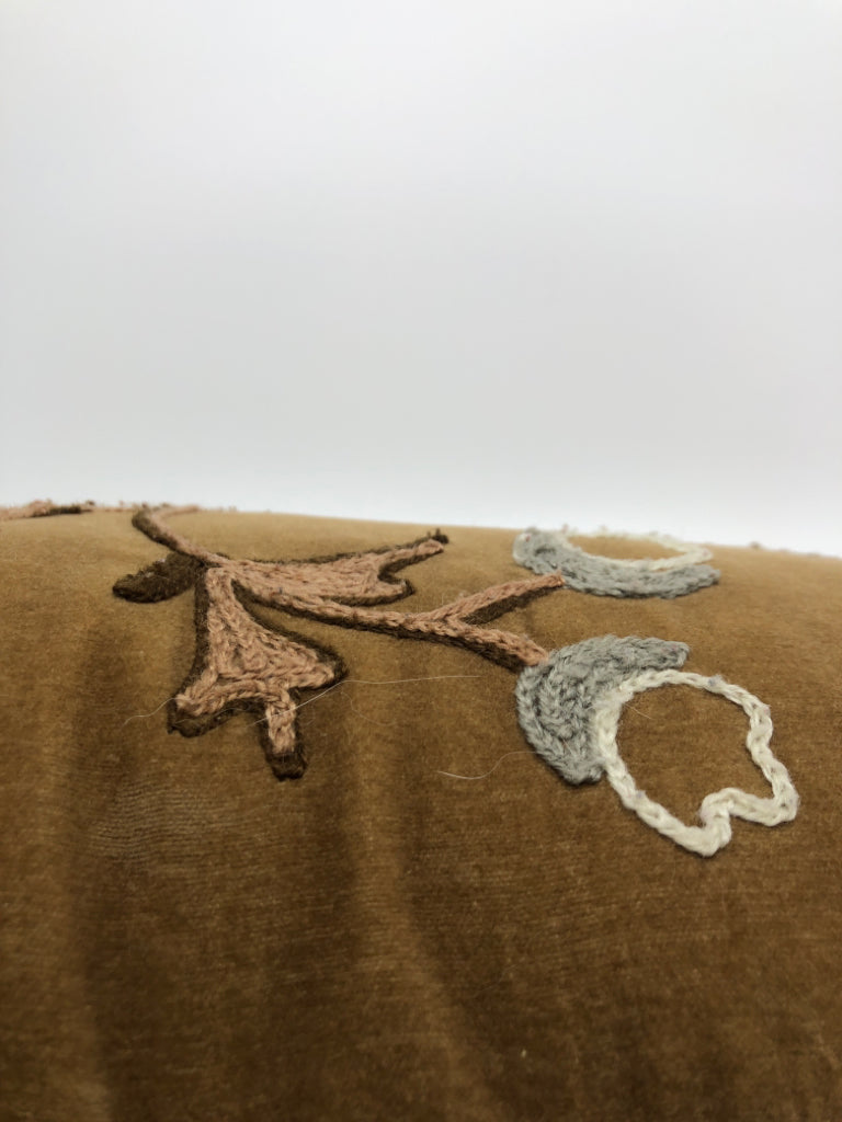 EMBROIDERED FALL FLORALS PILLOW.