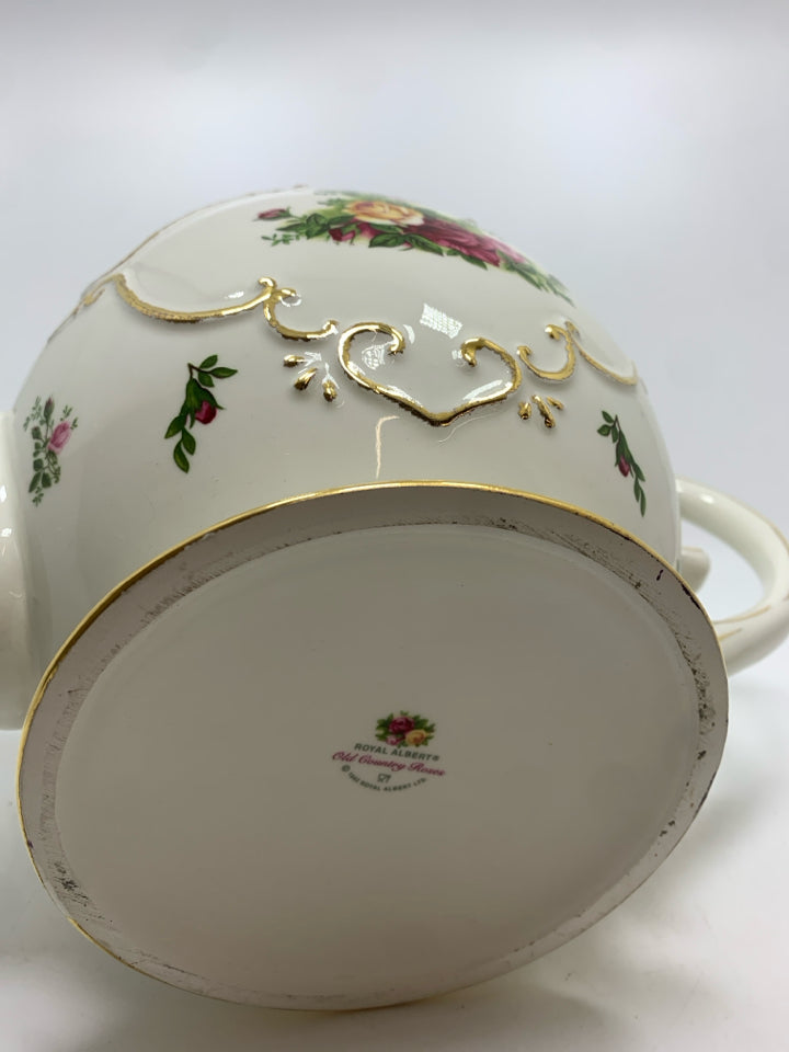 OLD COUNTRY ROSES ROYAL ALBERT TEA POT.