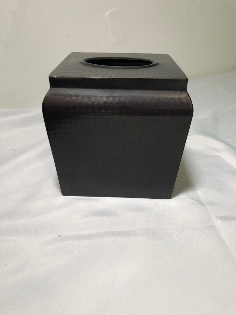 BLACK METAL TISSUE BOX COVER.