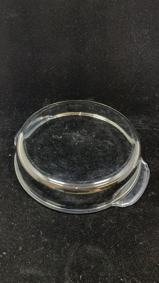 ROUND GLASS BAKING DISH.