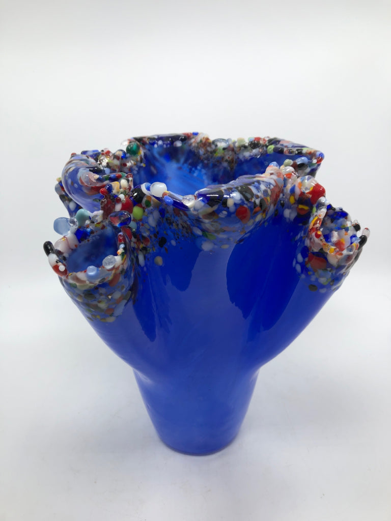 ROYAL BLUE ART GLASS VASE W/COLORFUL RIM.
