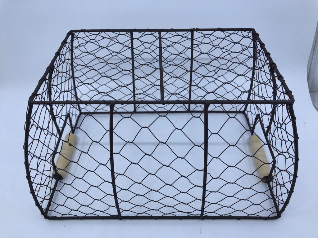 BROWN CHICKEN WIRE BASKET W WOOD HANDLES.