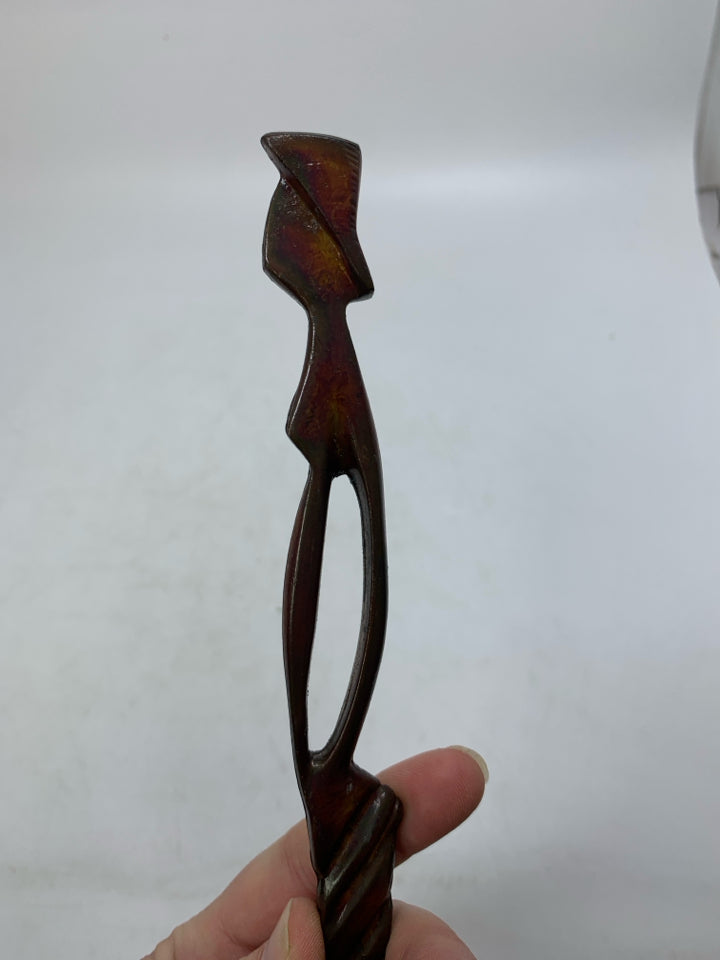 METAL ABSTRACT TALL FIGURE.