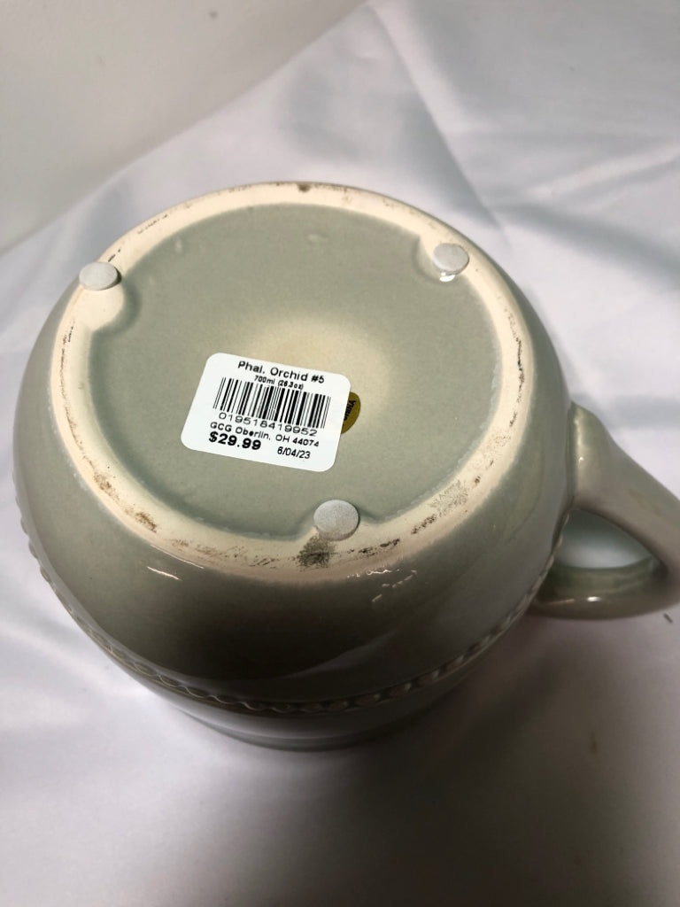 GREY SHORT PITCHER.